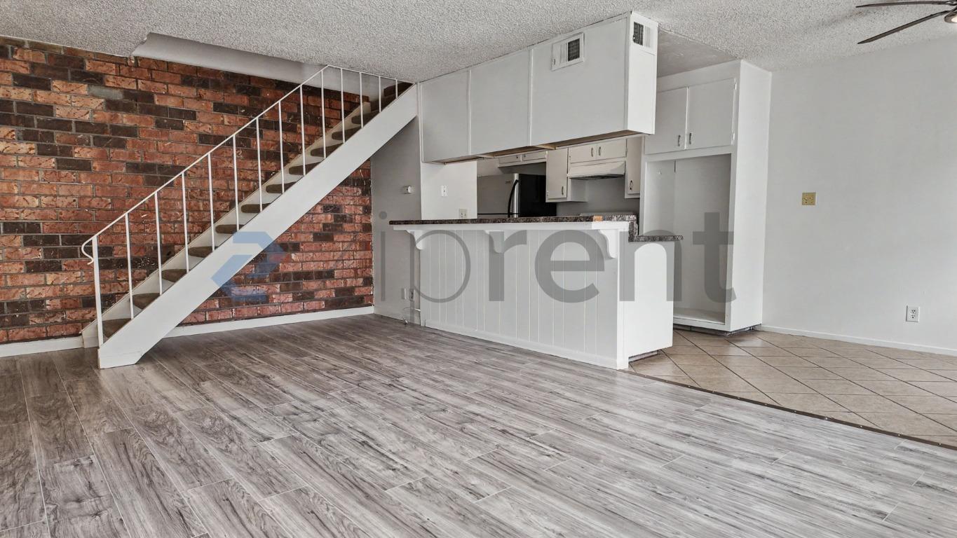 Building Photo - Unit 3