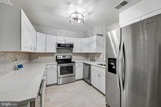 Building Photo - 73 Hawthorne Ct NE