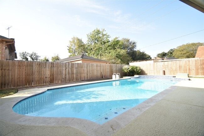 Building Photo - 1330 Westgreen Blvd