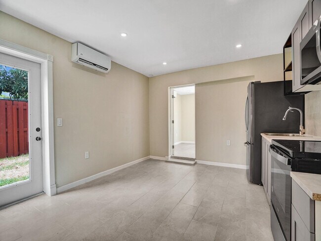 Building Photo - 2442 Garfield St