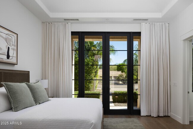 Building Photo - 7730 N Mockingbird Ln