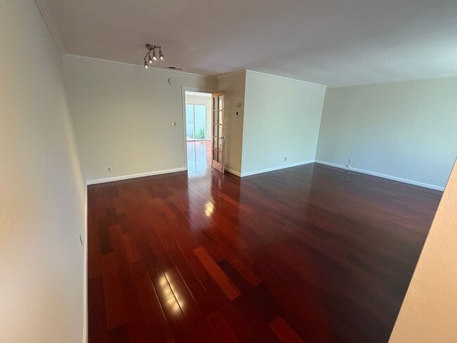 Building Photo - Spacious 2 Story 4BED/2.5BATH Located in a Coastal Community in the Desirable City of Alameda, Ca.