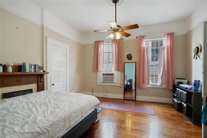 Building Photo - 4008 Prytania St