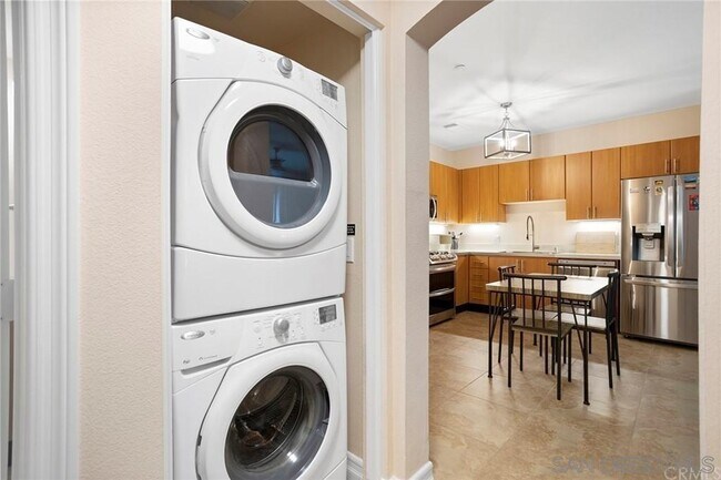 Building Photo - 525 11th Ave