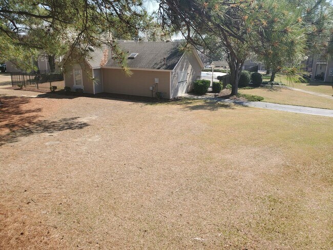 Building Photo - 672 Bartons Landing Pl