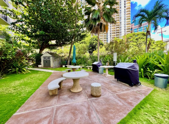 Building Photo - 425 Ena Rd