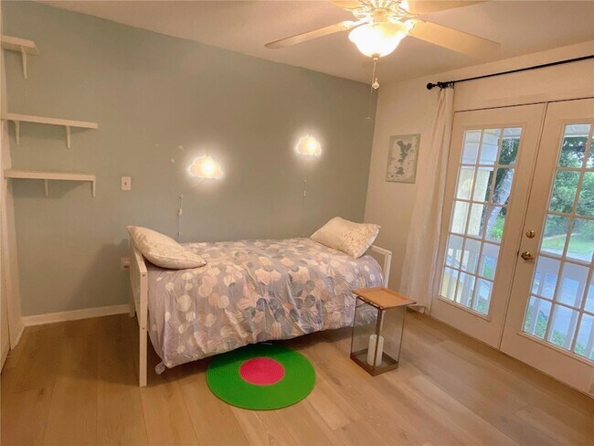 Building Photo - 4489 Oak View Dr