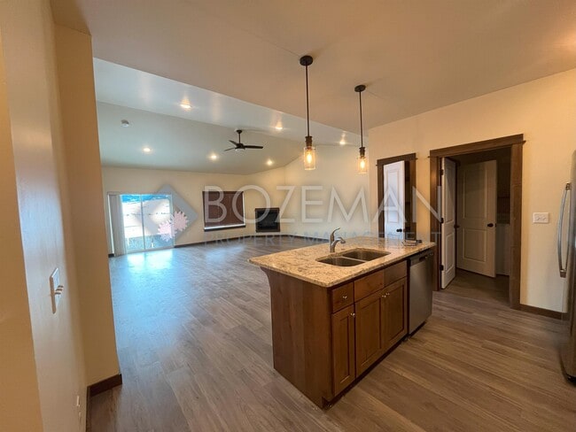 Building Photo - 2605 Meriwether Dr S