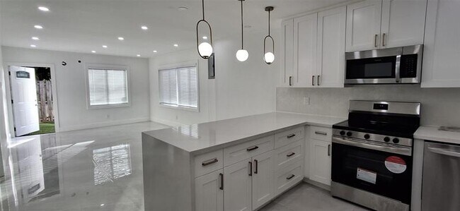 Building Photo - 1534 Van Buren St