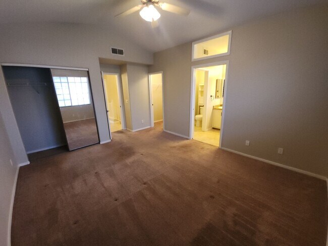 Building Photo - Immaculate Two Story Townhouse style Condo in Summerlin.