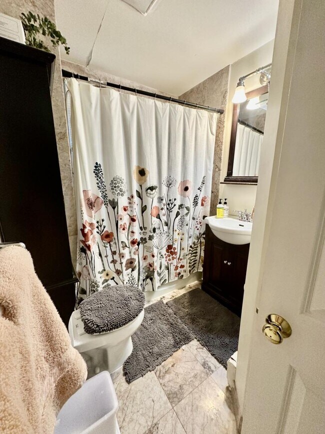 Building Photo - 3 bedroom in Cambridge MA 02141