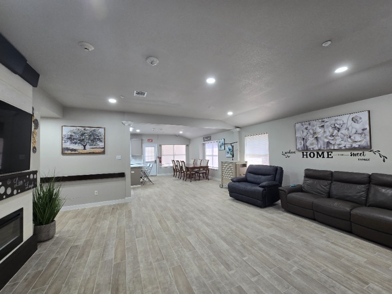 Building Photo - 1228 Sandwick Dr