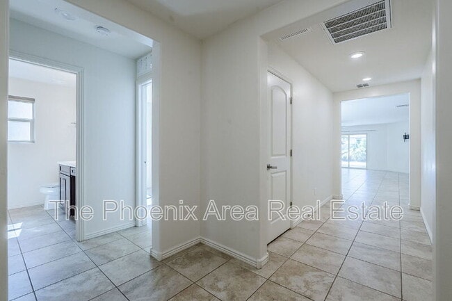 Building Photo - 3947 E Constitution Dr