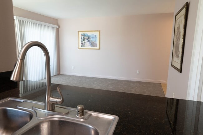 Building Photo - 4860 Rolando Ct
