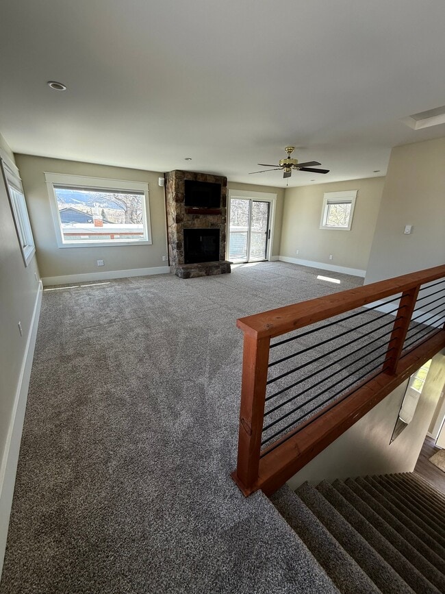 Building Photo - 425 S Yellowstone St