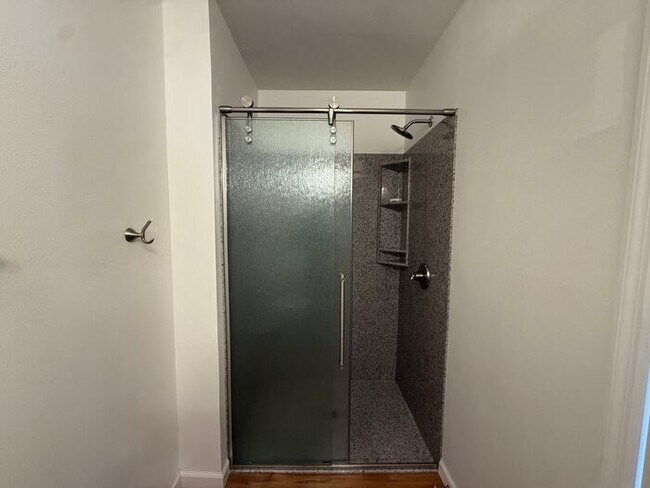 Building Photo - $2,500 | 3 Bedroom, 3 Bathroom House | No Pets | Available for Immediate Move In!