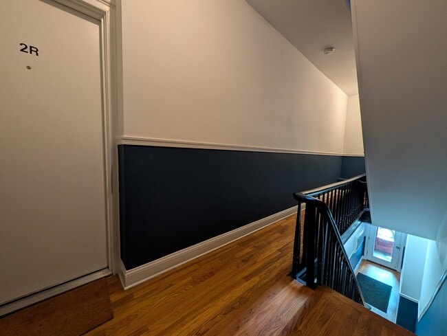 Building Photo - 208 6th St