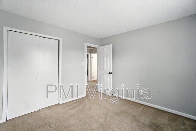 Building Photo - 5489 Glenville Cir