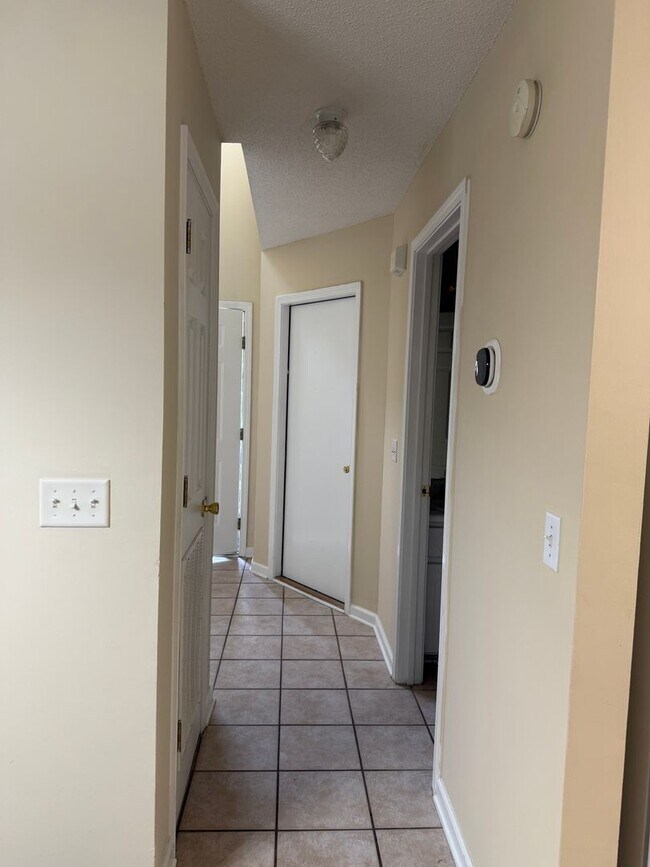 Building Photo - 115 Woodberry Dr