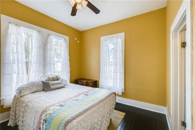 Building Photo - 1319 Davis St