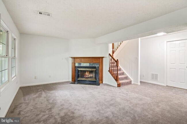 Building Photo - 302 Ridgecrest Ct