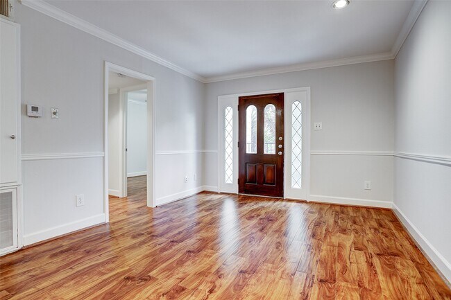 Building Photo - 3131 Cummins St