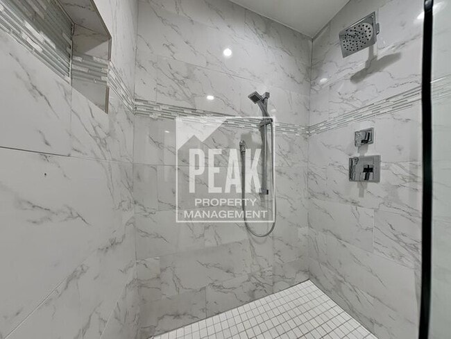 Building Photo - $2,575! Beautiful 3 Bed, 2 Bath home in Desirable Plano! Coming soon!