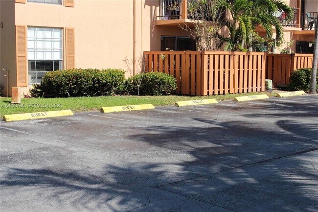 Building Photo - 7208 Fairway Dr