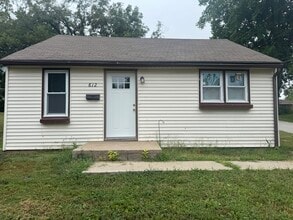 Building Photo - Cozy 2-Bed Home with Spacious Yard in Exce...