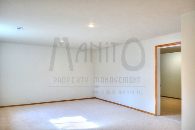 Building Photo - Sprawling Liberty Lake Home