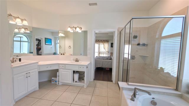 Building Photo - 358 Llano Dr