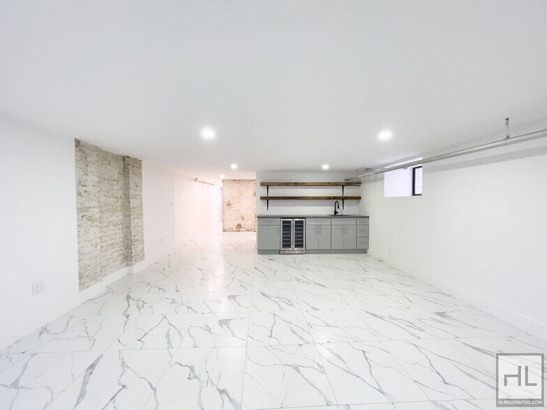 Building Photo - Renovated 2-Bedroom with Private Backyard + 1,500 Sq Ft Recreation Space | Fort Greene