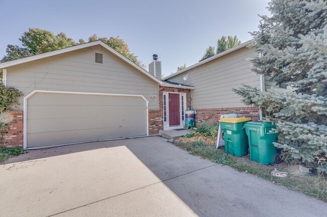 Building Photo - 4 bed, 2 bath Home in Central Fort Collins