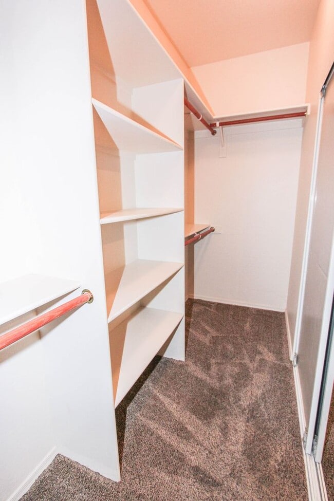 Building Photo - Granville Amenities! 3 Bedroom 2 Bath Home