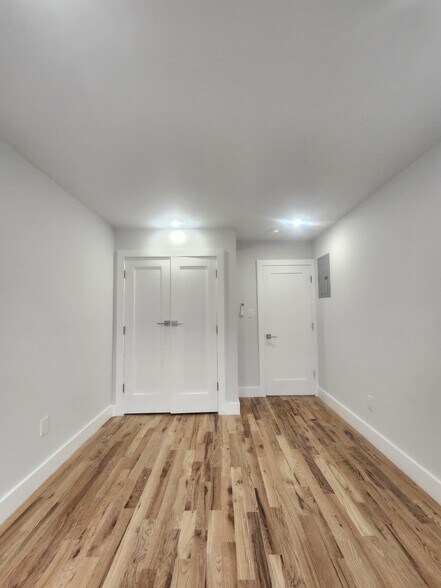 Building Photo - 1424 E 102nd St