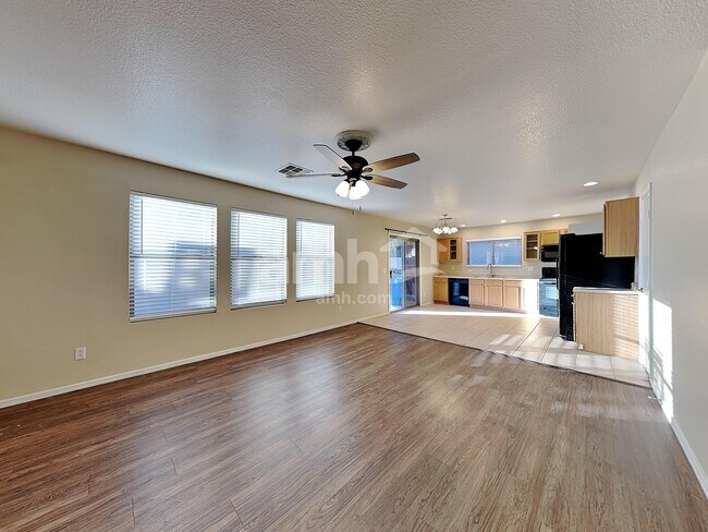 Building Photo - 2205 E 35th Ave