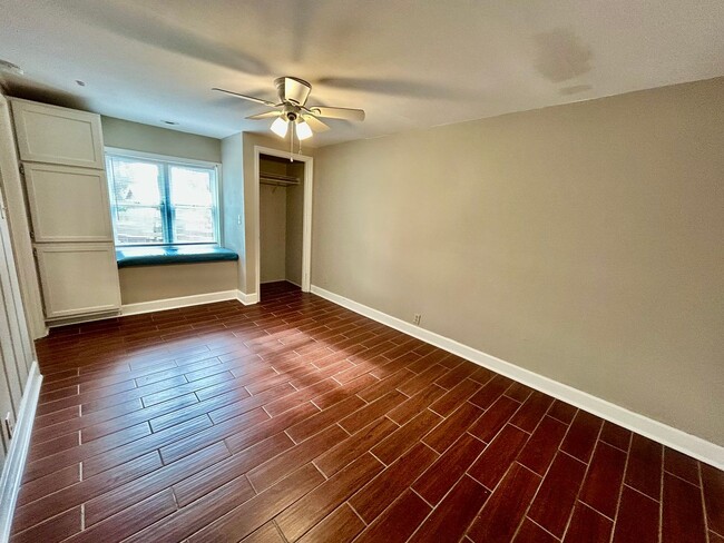 Building Photo - 2 Bedroom in Richmond! - Water Included!