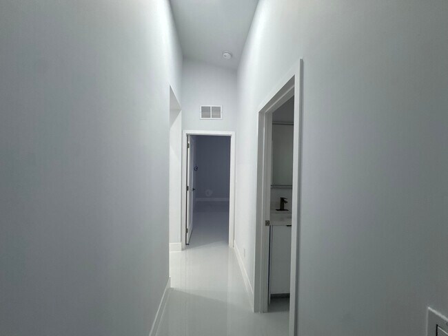 Building Photo - 1882 Coral Point Dr