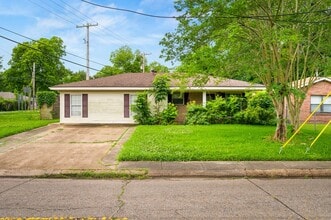 Building Photo - 2020 Clover Ln