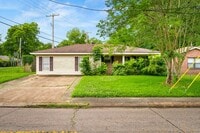 Building Photo - 2020 Clover Ln