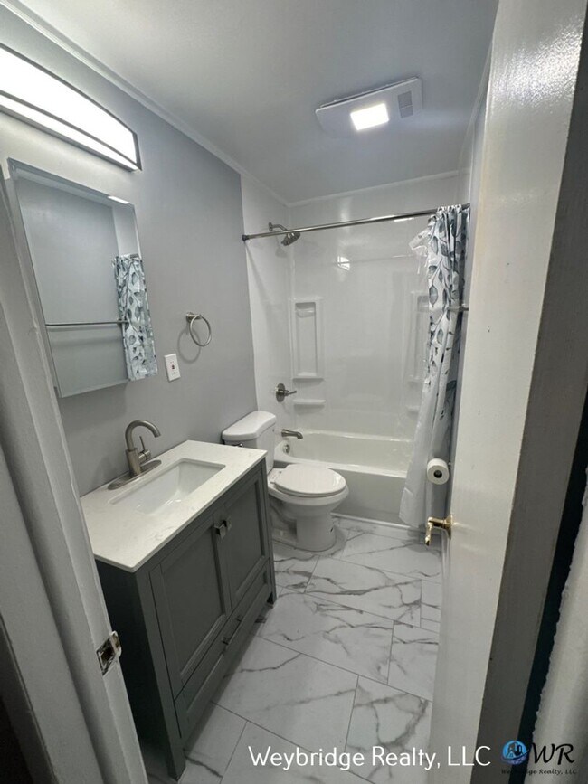 Building Photo - 8402 Curzon Ave