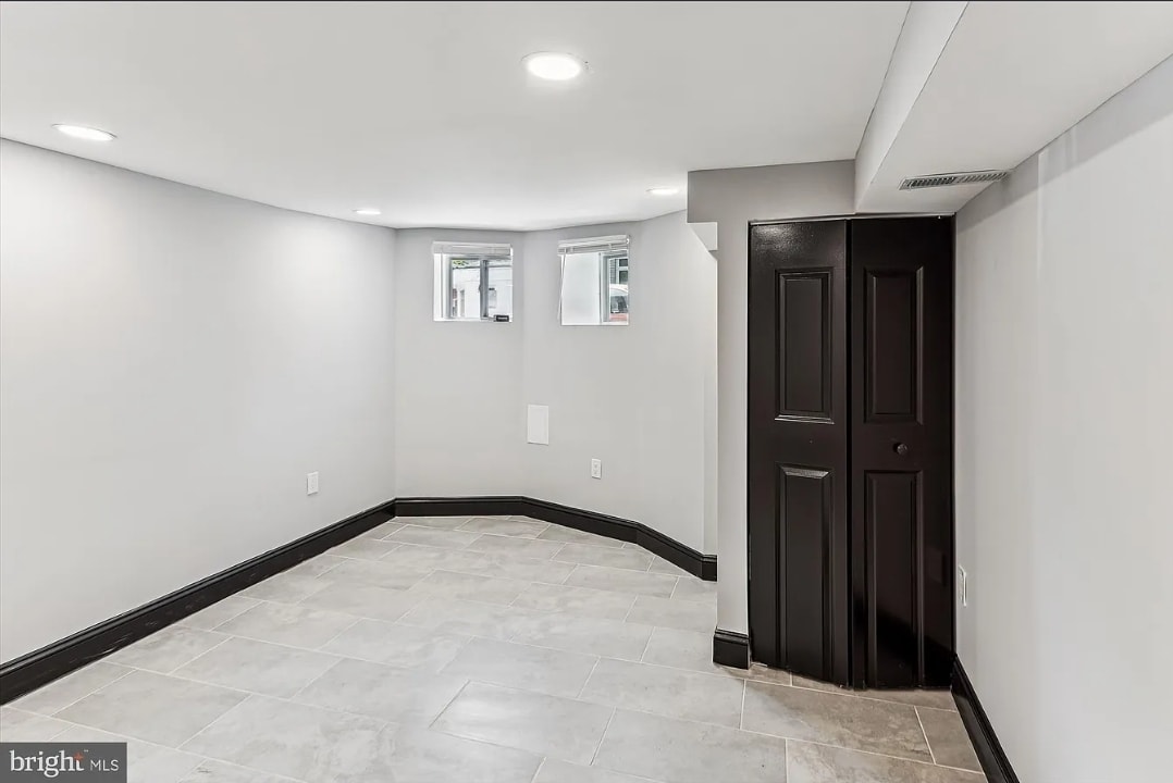 Building Photo - 1820 Walbrook Ave