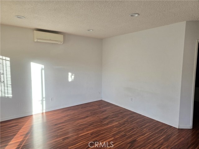 Building Photo - 1012 Davis Ave