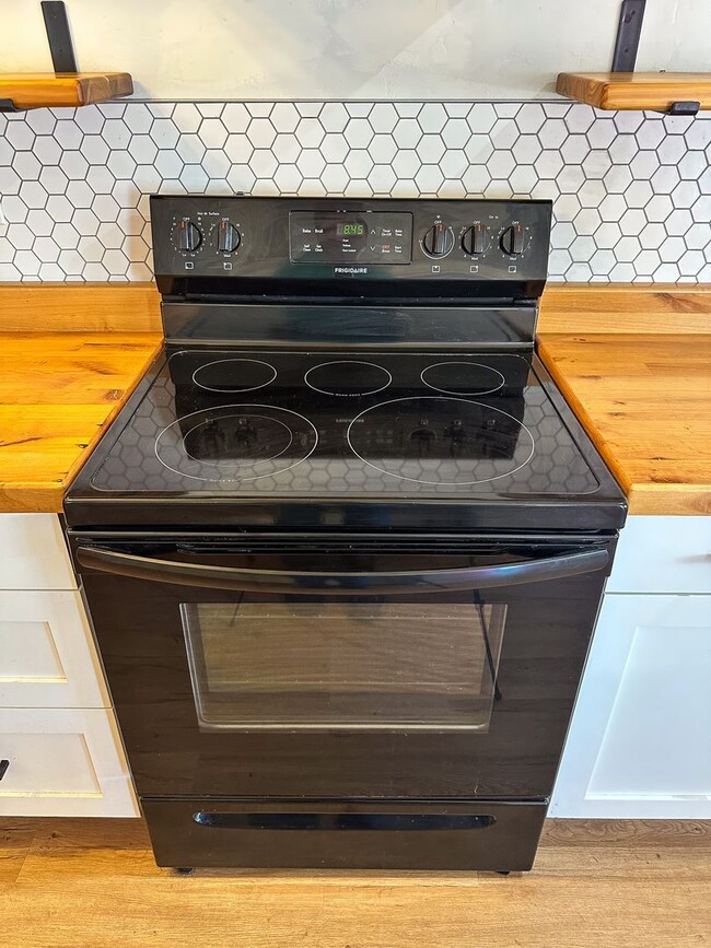 Building Photo - 2770 N Forgeus Ave