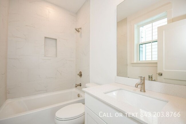 Building Photo - 12.5 Nunan St