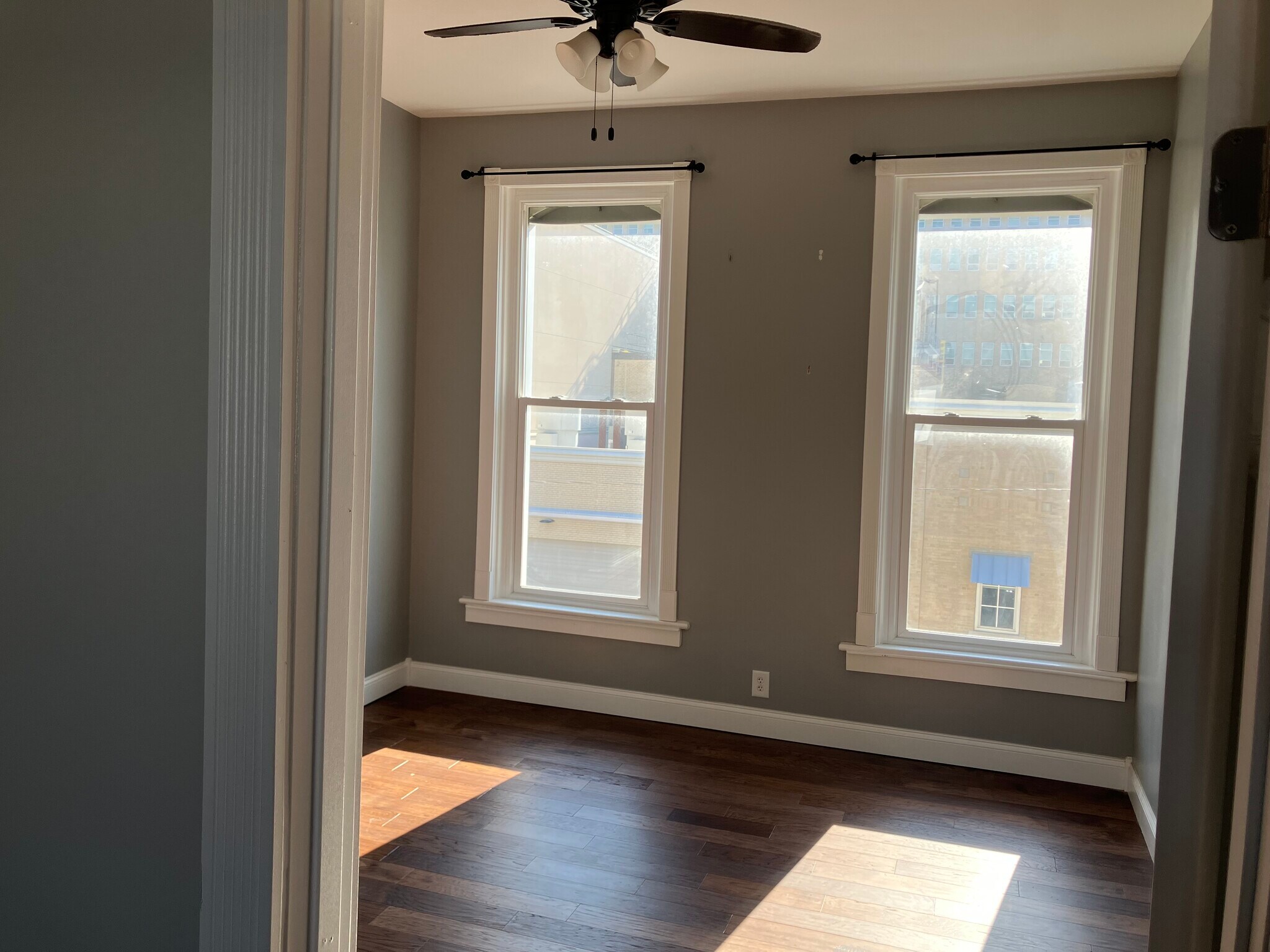 Building Photo - 118 E Sandusky St