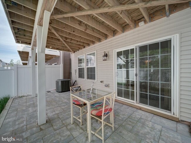 Building Photo - 8832 Englewood Farms Dr