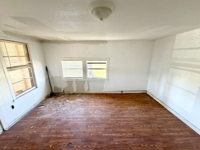 Building Photo - 3 bedroom 1 bath in Mart Texas