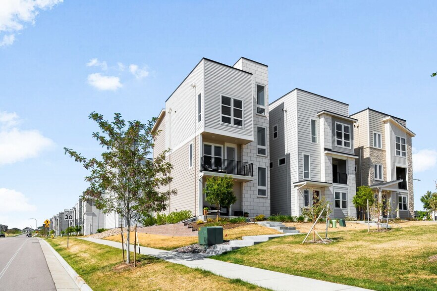 Building Photo - 5125 Queen Ct