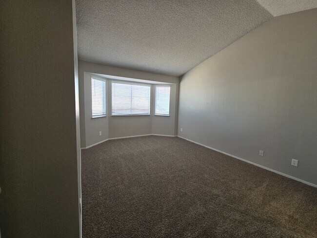 Building Photo - 2252 Welsey Manor Dr
